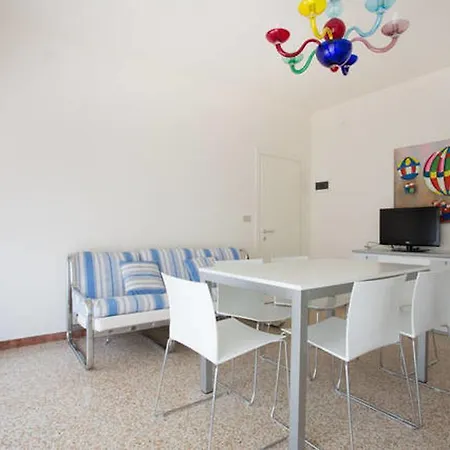Big And Luminous Flat In Apartment